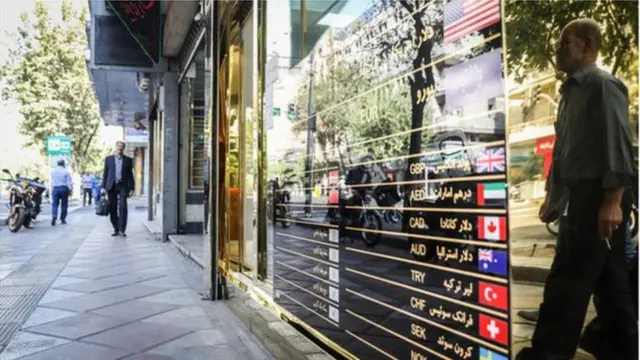 ایسنا در گزارشی گفته بانک مرکزی به دنبال بازگرداندن صرافی‌ها به چرخه معاملات ارزی است