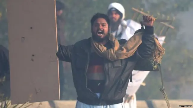 निवडणुक सुधारणा विधेयकाविरुद्ध असंतोष उफाळला