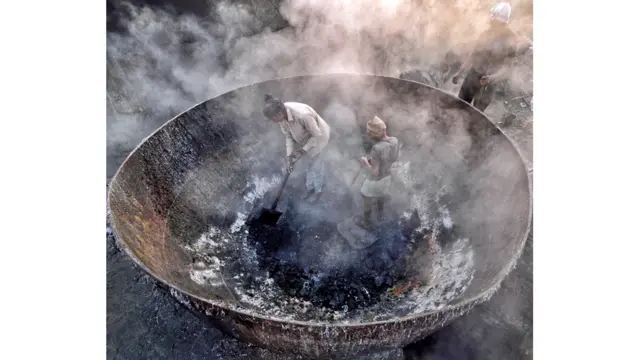 Life in Boiler, Kashba, Kolkata, West Bengal