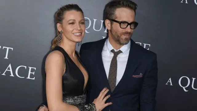 Блейк Лайвлі не тільки видалила всі фотографії з Instagram, але й "розфоловила" свого знаменитого чоловіка, актора Райана Рейнольдса