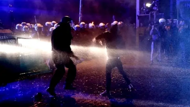 مظاہرین اور پولیس میں تصادم