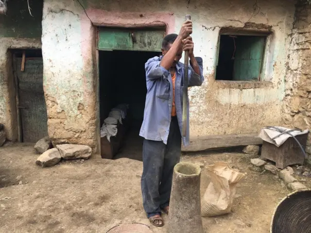 ገብረመድህን ትኩእ