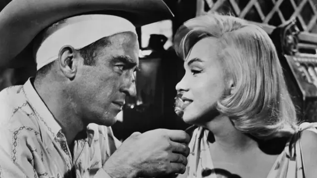 Мэрилин Монро и Монтгомери Клифт в фильме "Неприкаянные"