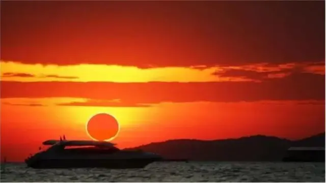 પ્રકાશ અને જીવનના સ્રોત સૂર્યનું સંતાઈ જવું લોકોને ગભરાવતું હતું