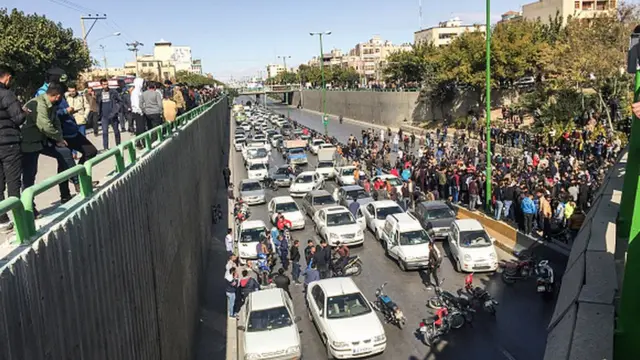 اعتراض به سهمیه‌بندی بنزین