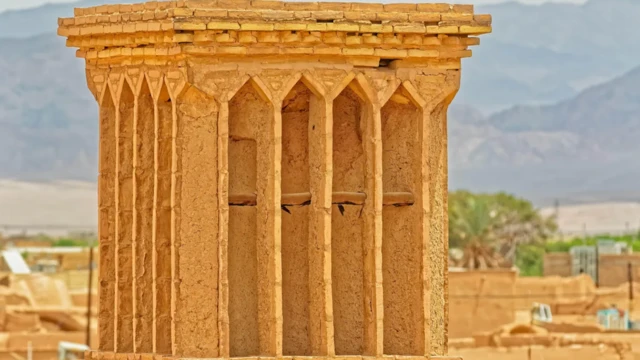 오랫동안 사용하지 않아서, 이란의 많은 윈드캐처들은 관리 상태가 좋지 않다. 하지만 연구자들은 이것들을 복원하려고 하고 있다