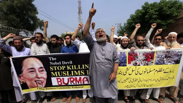 緬甸羅興亞難民危機在穆斯林國家裏掀起了民眾的憤怒，圖為巴基斯坦民眾上街抗議示威，把矛頭指向了緬甸國務資政、諾貝爾獎得主昂山素季