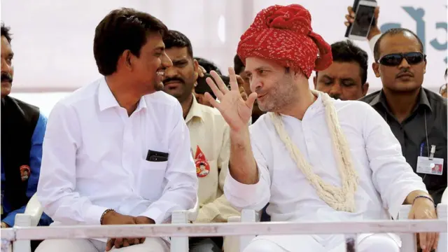 अल्पेश ठाकोर के साथ राहुल गांधी