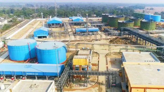 ऑयल रिफाइनरी