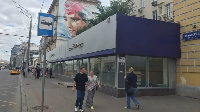 Закрытый павильон на Зубовском бульваре, покинутый арендаторами перед грядущим сносом