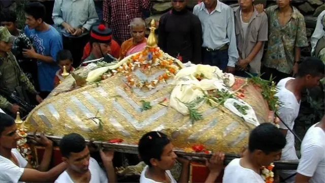 రాజ పరివారం అంత్యక్రియలు