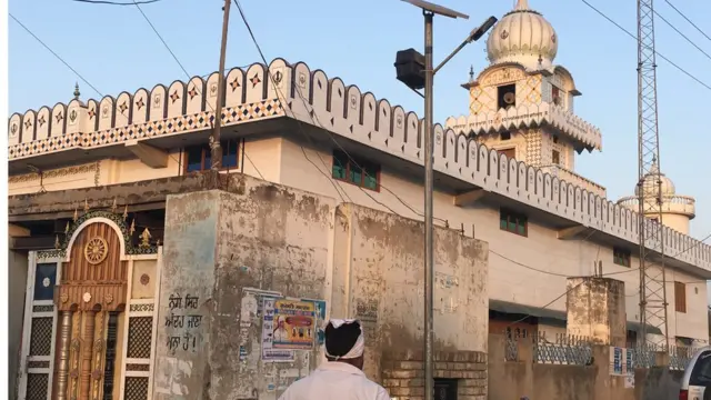 మసీదు, దేవాలయం, పంజాబ్ గ్రామం