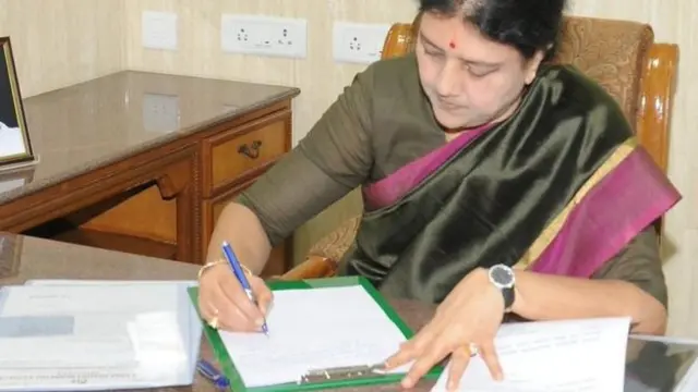 பொதுச் செயலாளராக பொறுப்பேற்ற சசிகலா