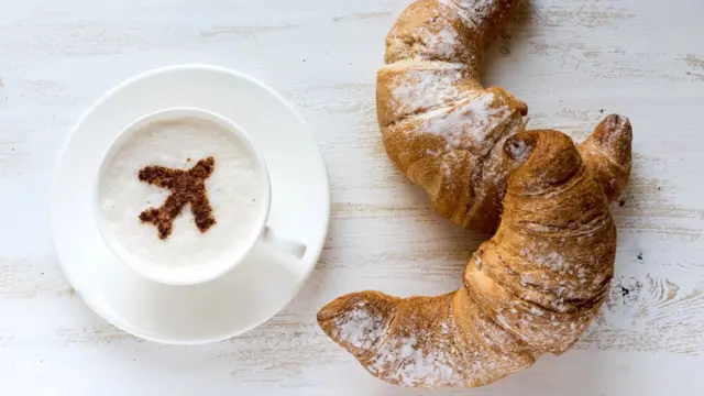 В полете лучше всего ограничиться пищей, не имеющей резкого запаха