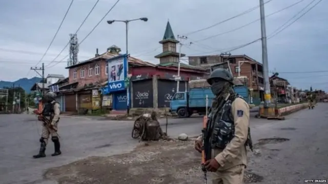 जम्मू-कश्मीरमा कर्फ्यु