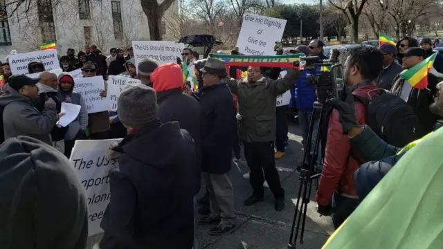 ሰልፈኞቹ ዋነኛ ጥያቄያቸው አሜሪካ ከአደራዳሪነት እንድትወጣ መሆኑን ገልጸዋል