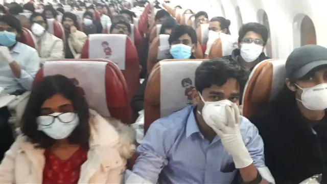 ఎయిర్ ఇండియా విమానంలో విద్యార్థులు