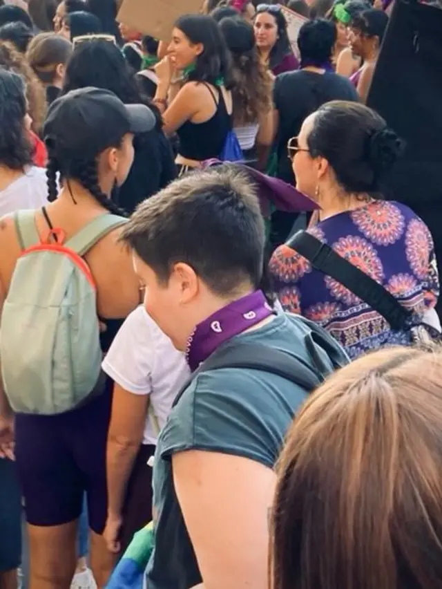 Antuán en una marcha.