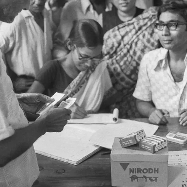 नसबंदी कार्यक्रमासाठी कार्यरत कर्मचारी