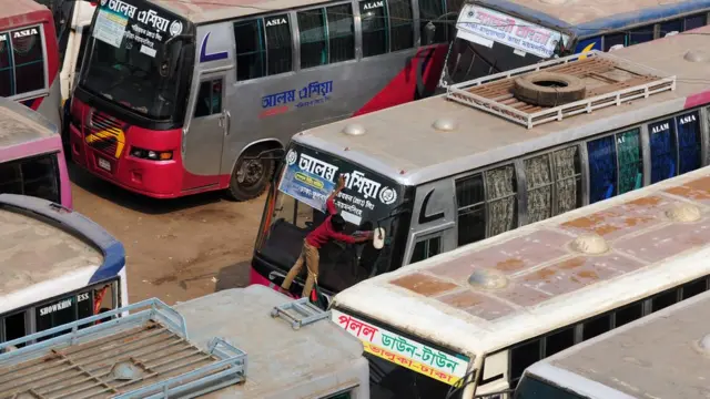 বিশেষজ্ঞরা বলছেন বহু মালিক ব্যবস্থা বদলে দরকার কয়েকটি কোম্পানি।