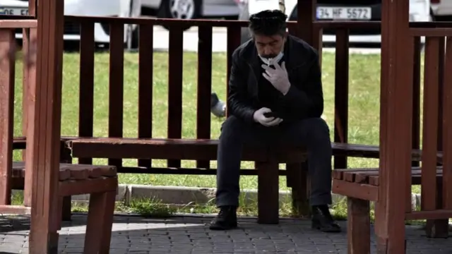 చాలా దేశాలలో, మహిళల కంటే పురుషులకు ఎక్కువగా ధూమపానం అల‌వాటు ఉంటుంది. అది వారి ఊపిరితిత్తుల ఆరోగ్యంపై ప్ర‌భావం చూపుతోంది