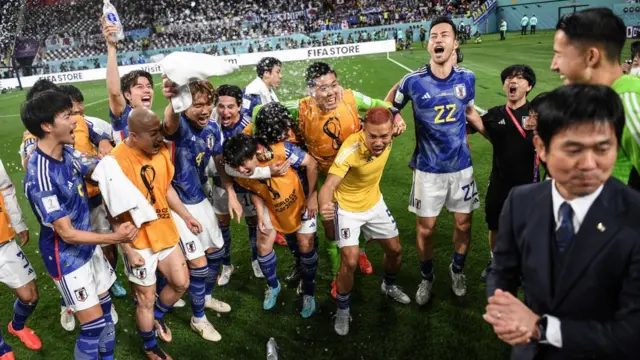 Seleção japonesa comemora vitória