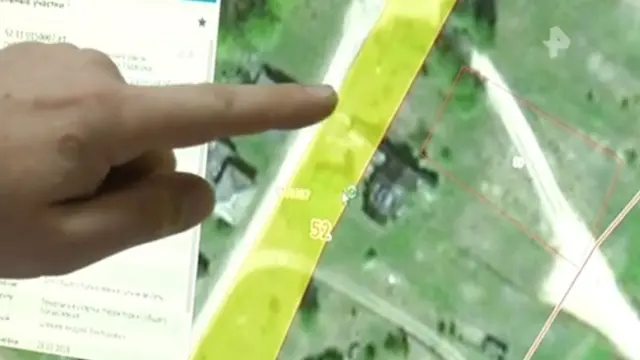 வீட்டின் வழியாக சாலை செல்வதை காட்டும் உள்ளூர் நிர்வாக அலுவலகத்தின் சாலைத்திட்ட வரைபடம்