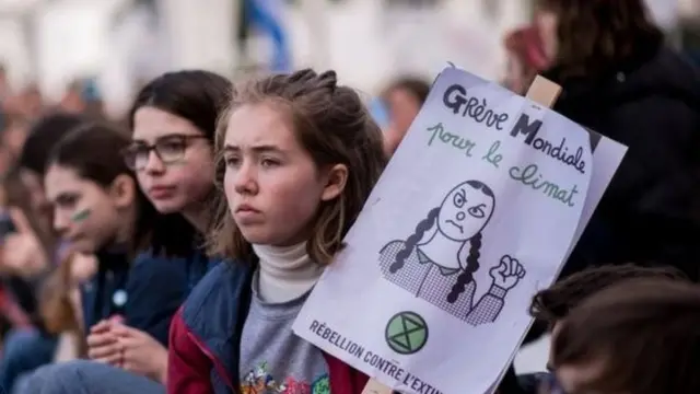 সাধারণ মানুষের মধ্যে জলবায়ু পরিবর্তন সম্পর্কে মত পরিবর্তন হচ্ছে।