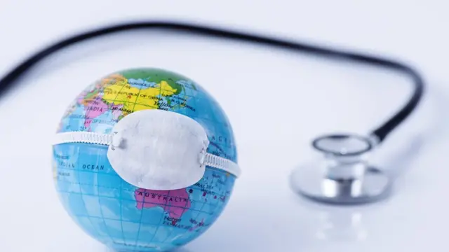 கொரோனா வைரஸ்: பிரிட்டனில் சிகிச்சை அளிக்கும் இந்திய செவிலியரின் உருக்கமான நிலை