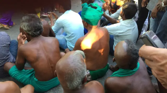 டெல்லியில் தமிழக விவசாயிகள் போராட்டம்