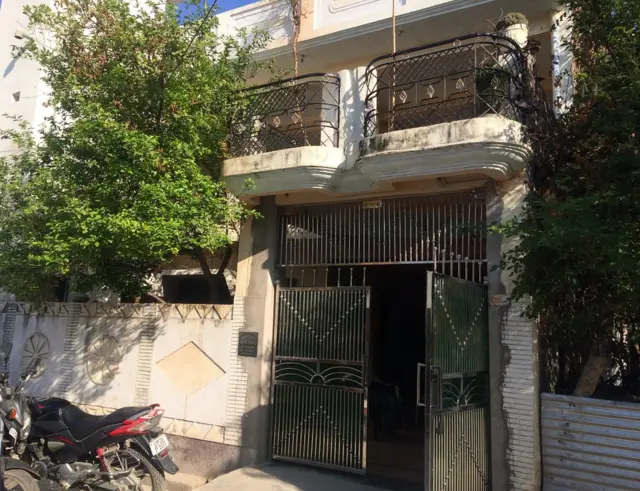 Unnao Martyr's Family, पुलवामा में मारे गए सीआरपीएफ़ के जवान का उन्नाव स्थित घर