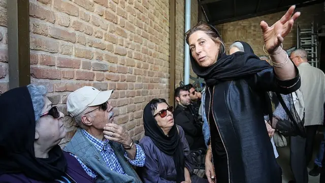 فاطمه معتمد آریا در مراسم تشییع ناصر ملک‌مطیعی