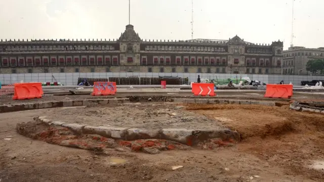 El Zócalo del monumento proyectado en 1843 descubierto en 2017