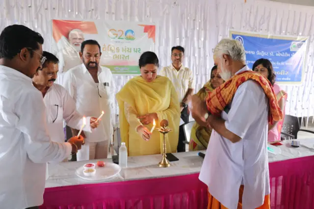 પૂનમ માડમ કોણ છે?