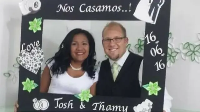 Holt y Caleño en su casamiento.