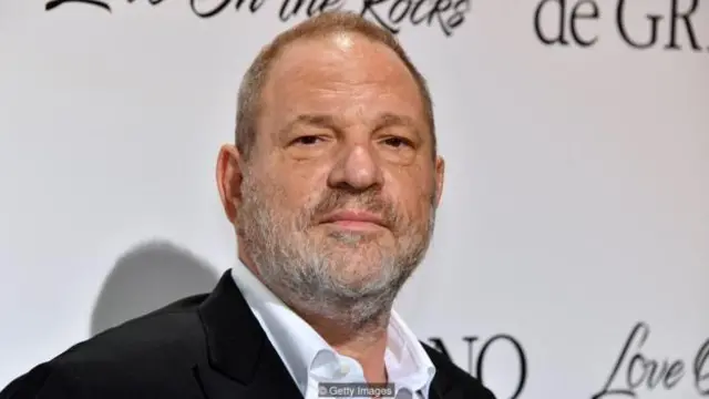 Harvey Weinstein bị buộc tội quấy rối tình dục trong một câu chuyện của tờ New York Times vào ngày 5 tháng 10. Kể từ đó, một loạt những người đàn ông quyền lực đã bị tố cáo về hành vi không đứng đắn.