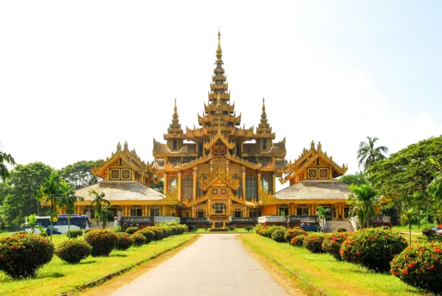 အသစ်တည်ဆောက်ထားတဲ့ ဘုရင့်နောင် နန်းတော်
