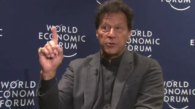 پاکستان کے وزیرِ اعظم عمران خان ڈیووس میں بی بی سی کی مشیل حسین کو انٹرویو دے رہے ہیں