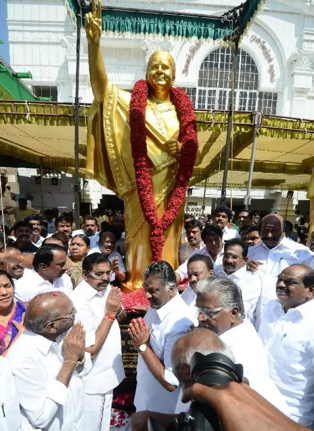 ஜெயலலிதா சிலை