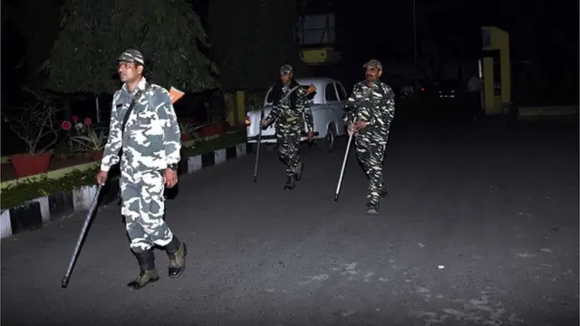 కోల్‌కతాలోని సాల్ట్‌లేక్ సిటీలో ఉన్న సీబీఐ కార్యాలయం వద్ద కేంద్ర బలగాల భద్రత