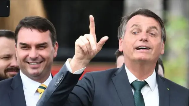 Flavio Bolsonaro e Jair Bolsonaro