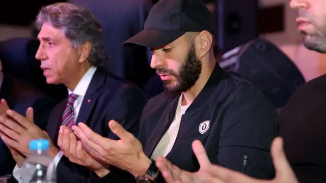 মাঠের বাইরেও আলোচিত সমালোচিত চরিত্র কারিম বেনজেমা