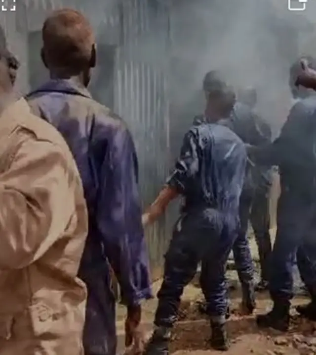 Waaxda dab damiska oo ku hawlan daminta dabka