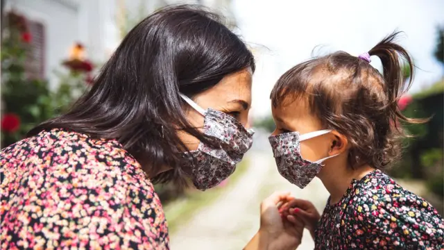 Все мы в той или иной степени задеты происходящим в мире - пандемией коронавируса, так что найти общую тему для начала разговора с коллегами или клиентами из любой точки планеты сейчас легко