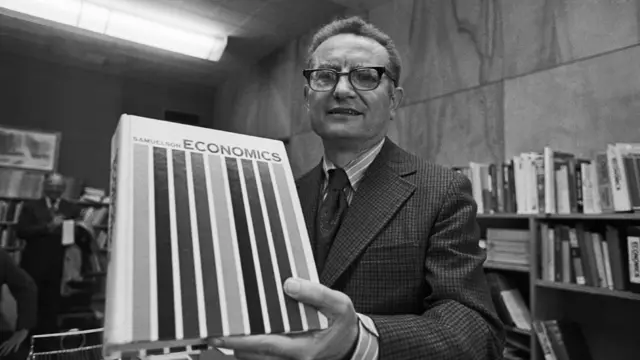 El ideólogo de los fondos índice fue Paul Samuelson, autor de unos de los manuales más populares de EE.UU., “Economía”.