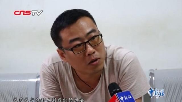 Ông Wang nói ông gặp nhiều vấn đề về học hành của đứa con đầu sinh vào tháng chín.