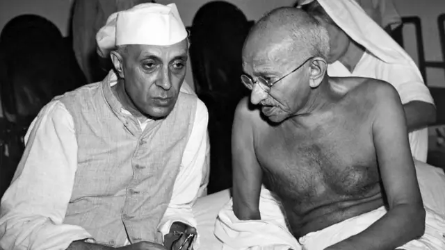 காந்தியும் நேருவும்.