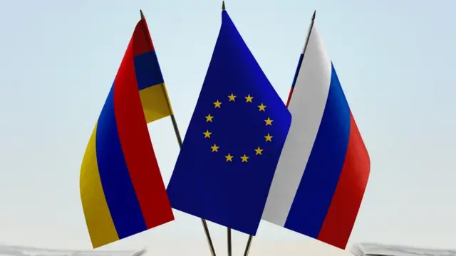 پرچم ارمنستان، روسیه و اتحادیه اروپا