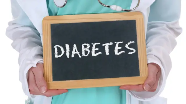 Tablero con la palabra diabetes escrita en él.