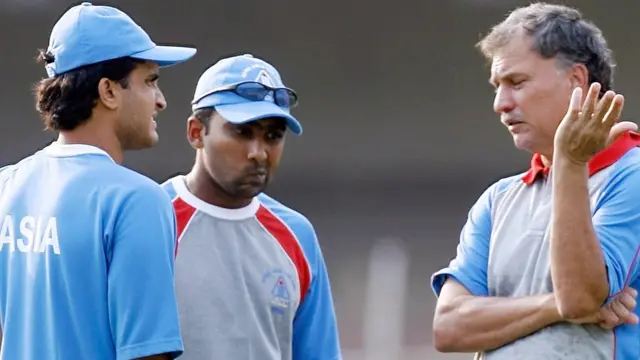 2007లో సౌరవ్ గంగూలీ (ఎడమ)తో బిన్నీ చర్చలు